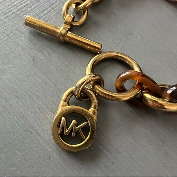 Michael Kors Chainlink Logo Toggle Bracelet - Picture 4 of 7